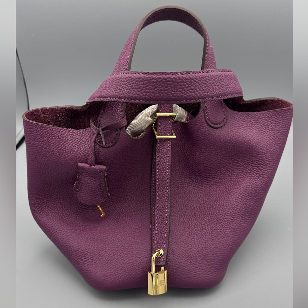 NWOT Elegant Purple Leather Bucket Purse with Lock & Key Detail – Trendy Handbag